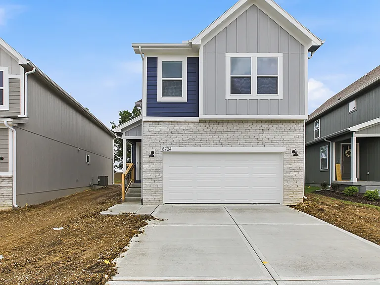 8724 SW Edgewater Dr — Photo 1