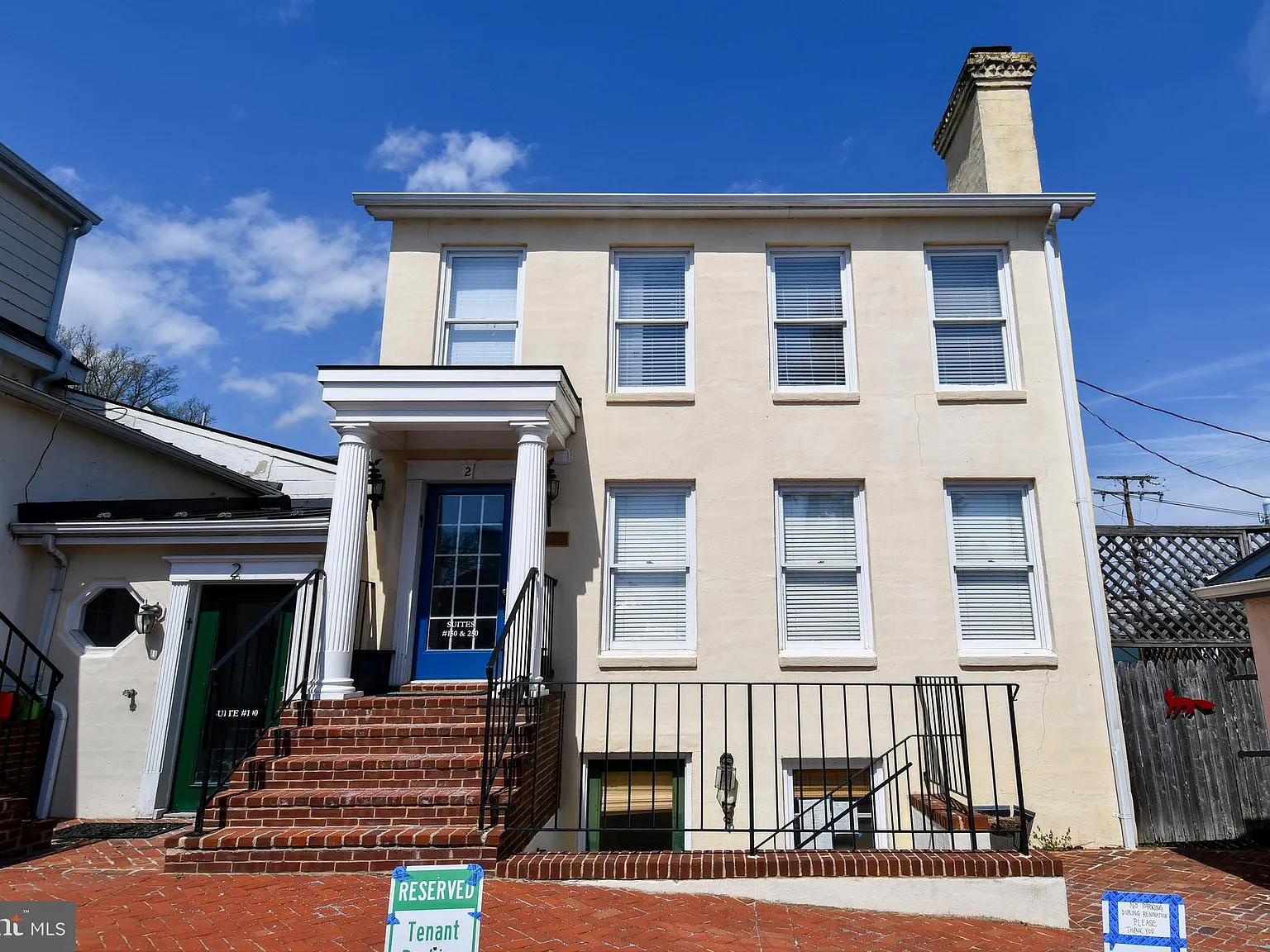 1 bed, 1.0 bath, 850 sqft, $1,900 — Photo 1