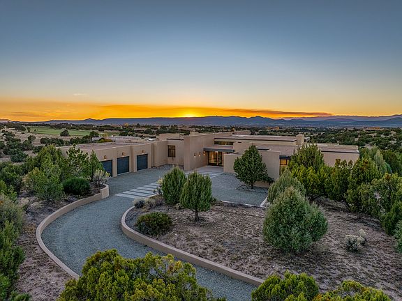 3rd image of 26 Bishops Dome Rd