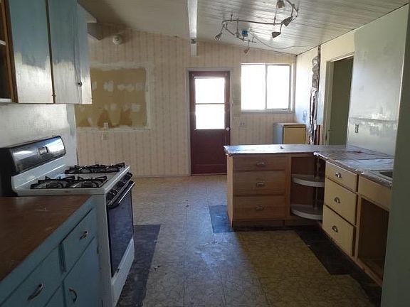 2nd image of 550 Agnes Dr
