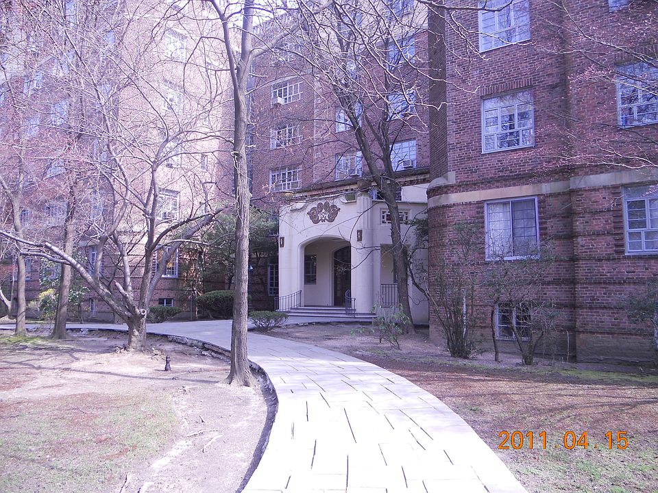 1st image of 150 Greenway Ter #2181364