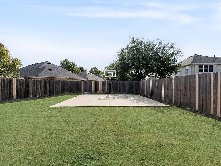 1816 Castle Creek Dr — Photo 28