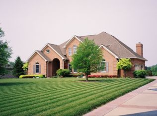 601 E Waters Edge Dr, Shiloh, IL