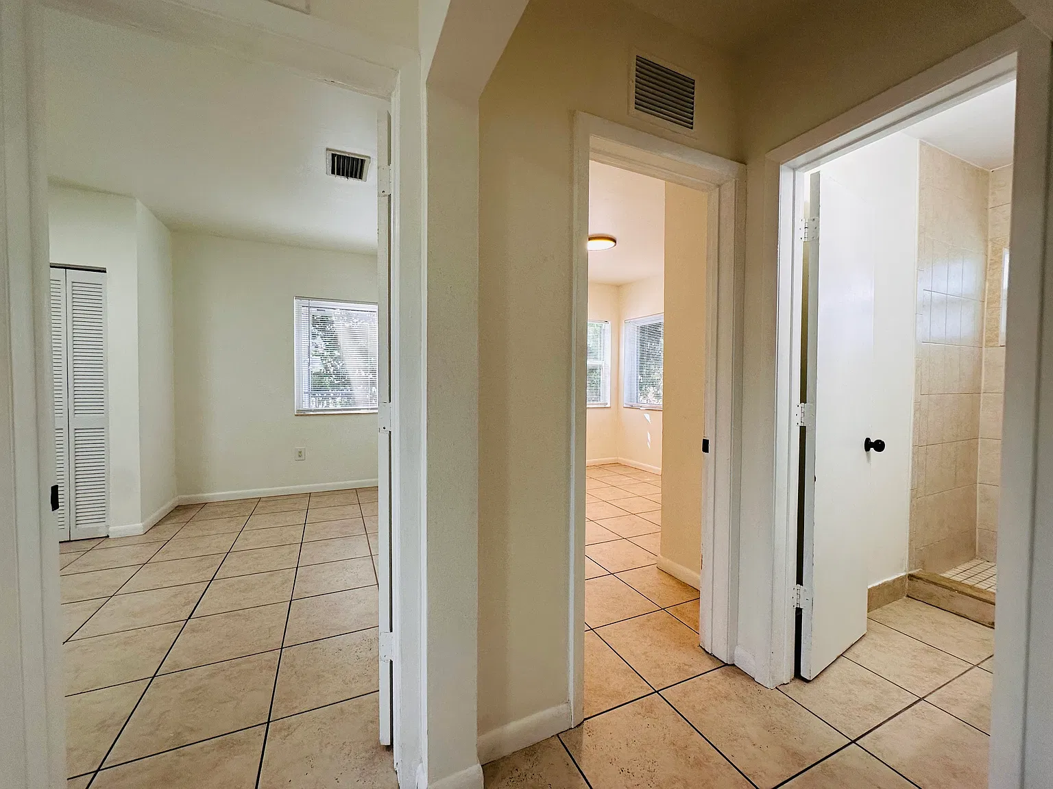 2 bed, 975 sqft, $2,050 — Photo 4