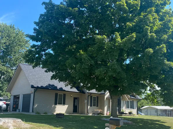 102 W 8th St, West Lebanon, IN 47991