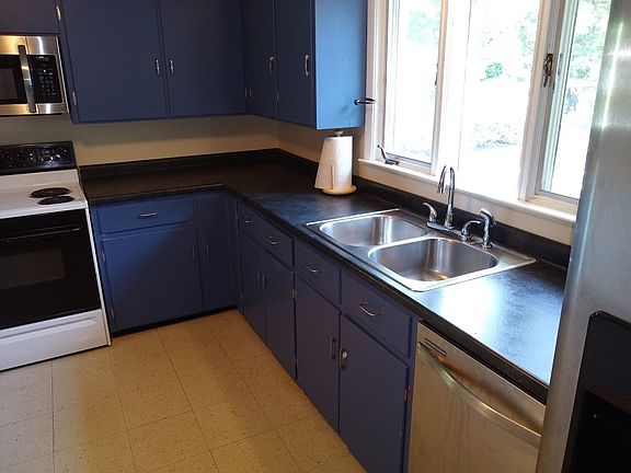 2nd image of 28 Milton St