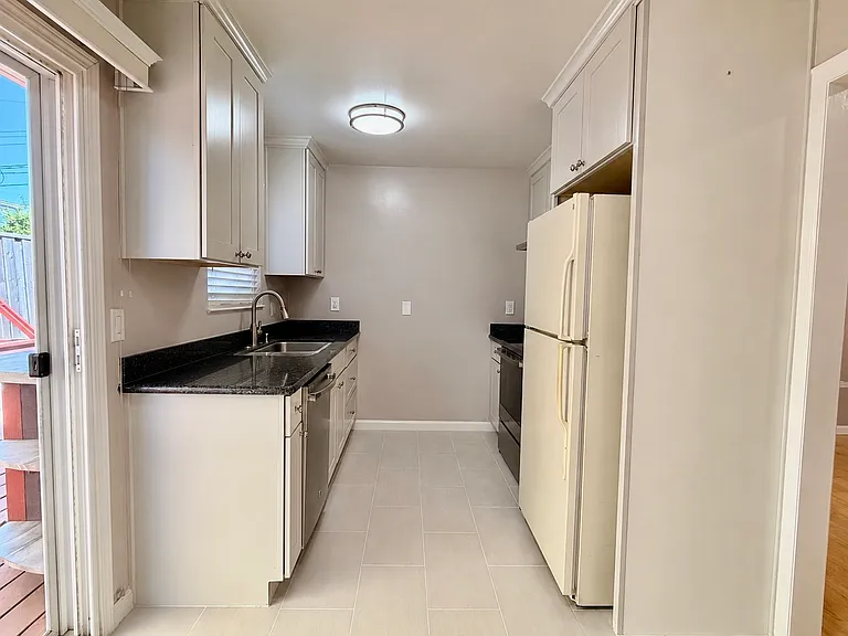 152 Warren Dr #3 — Photo 8
