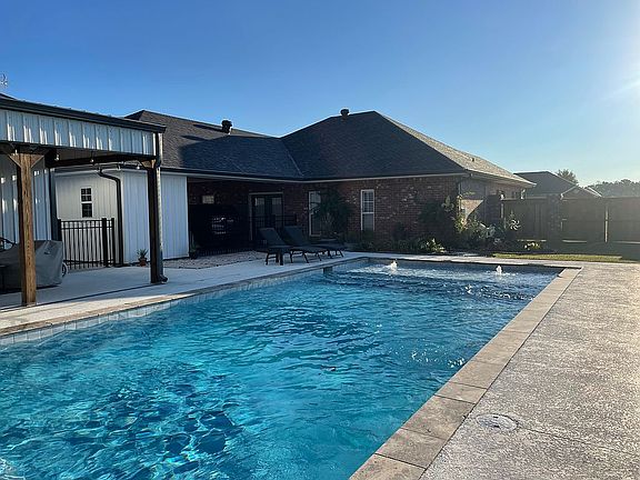 3rd image of 163 Lasalle Dr