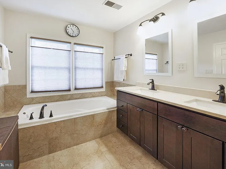 6624 Thurlton Dr — Photo 21