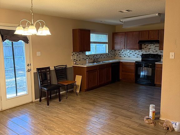 5th image of 4860 Trail Hollow Dr