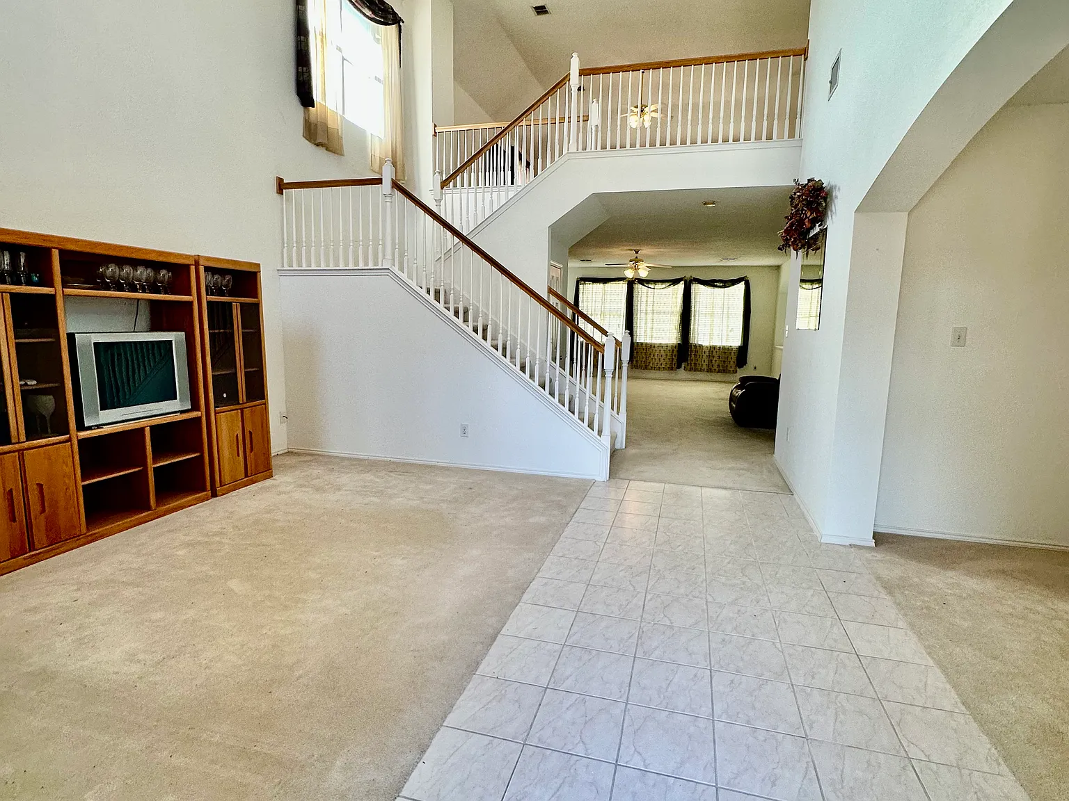 5 bed, 3877 sqft, $3,600 — Photo 2