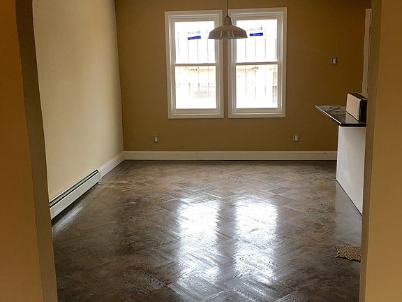 4th image of 11463 199th St
