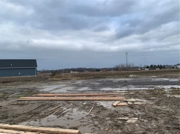 5 Hickory Ln E #13, Lancaster, NY 14086