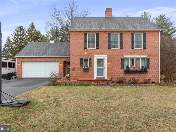 9319 Meadowbrook Dr, Waynesboro, PA 17268