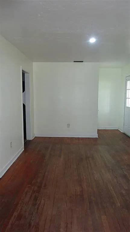 2 bed, 1.0 bath, 1008 sqft, $1,300 — Photo 3