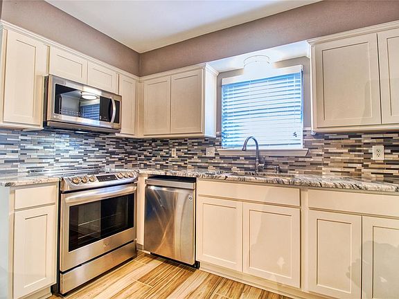 5th image of 10311 Woodhollow Dr
