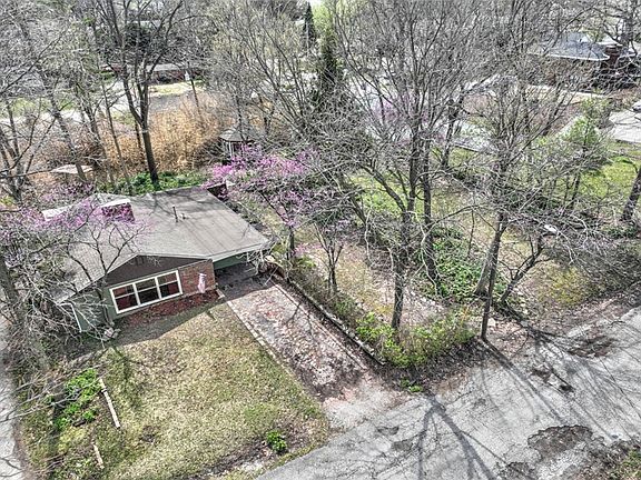 2nd image of 2915 E Main St