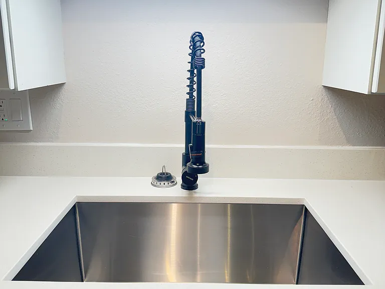 4054 California Ave SW #4 — Photo 3