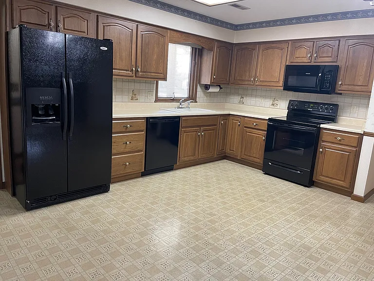 10507 Longwood Dr — Photo 4