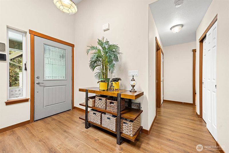 5th image of 159 E Nantucket Road