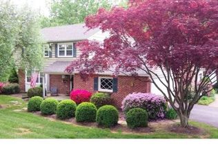 906 Thistle Ln, West Chester, PA 19380