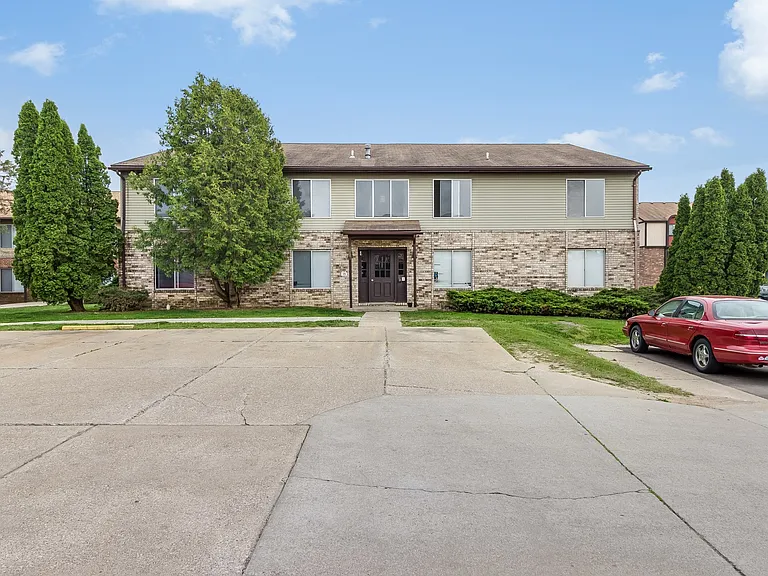 55 Suzanne Dr — Photo 13