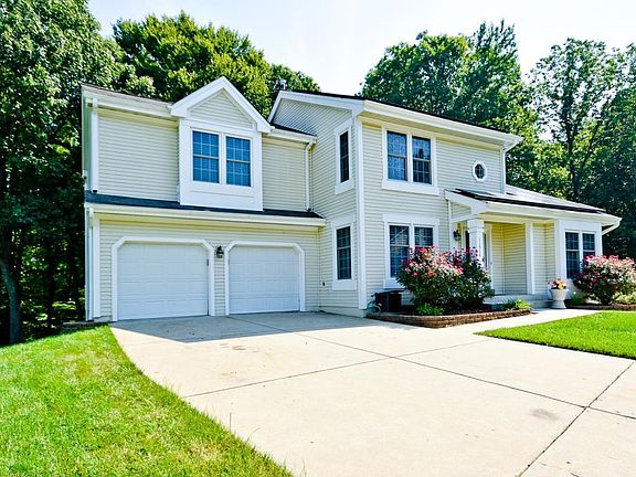 Lg 2-car Garage on Wooded Lot