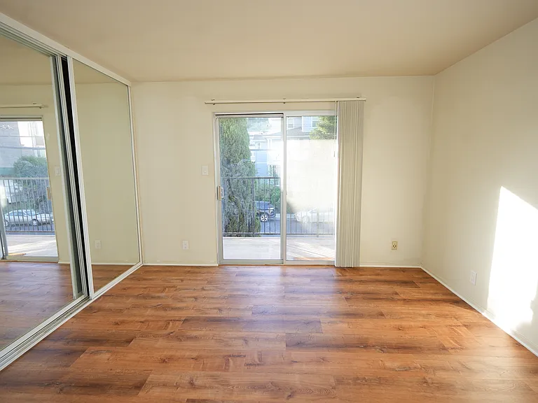 2431 Carlmont Dr #7 — Photo 14