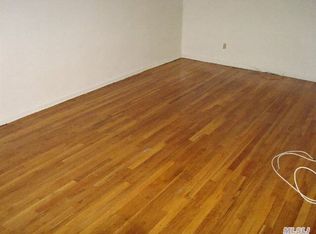 13705 253rd St, Rosedale, NY 11422