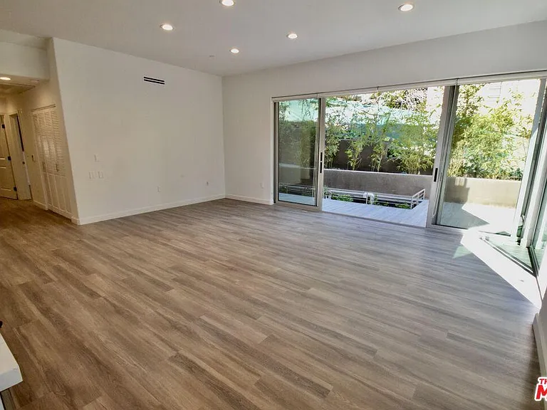 2016 Rodney Dr #103 — Photo 9