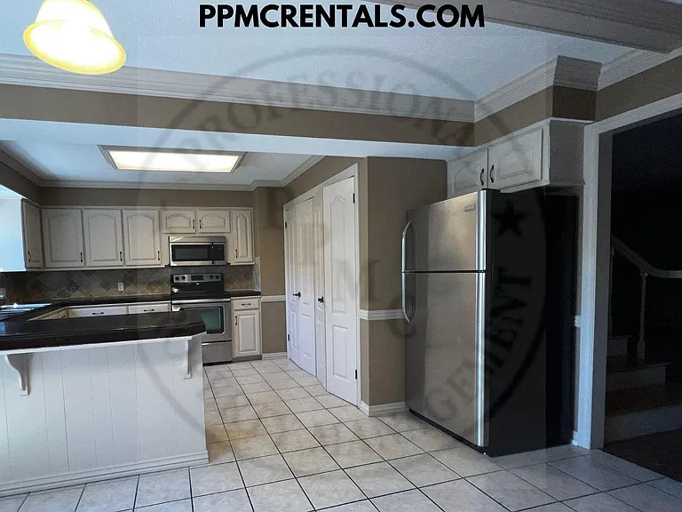 1907 S Ventura Ave — Photo 4