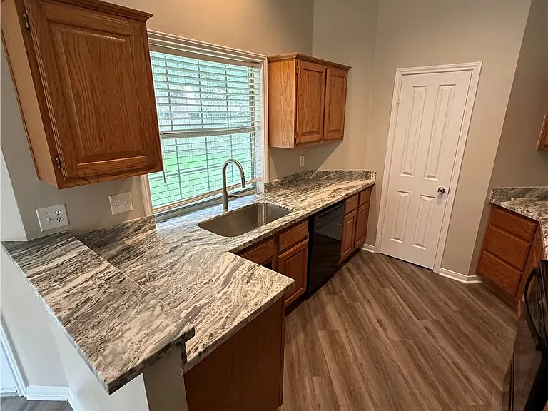1208 Bayou Woods Dr — Photo 8