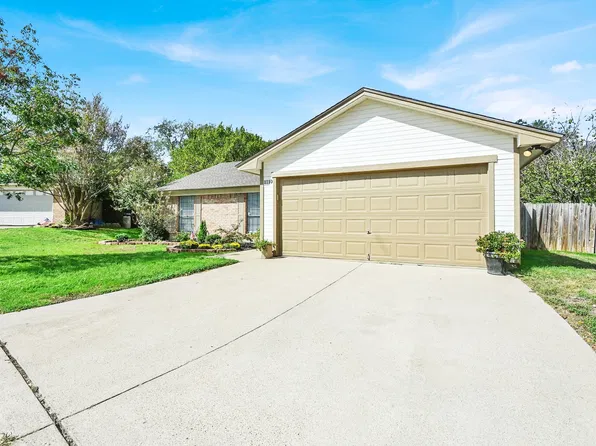 1110 Cozby Ct W, Fort Worth, TX 76126