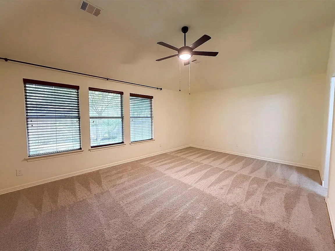 3 bed, 2085 sqft, $1,800 — Photo 3