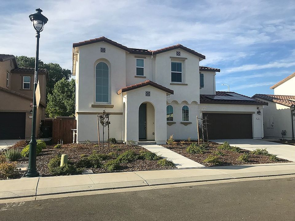 1st image of 245 Wisteria Cir
