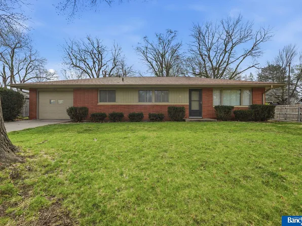 1900 Broadmoore Dr, Lincoln, NE 68506