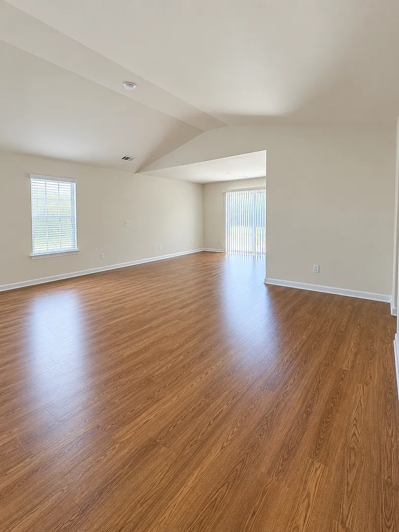 21 Miller Park — Photo 4