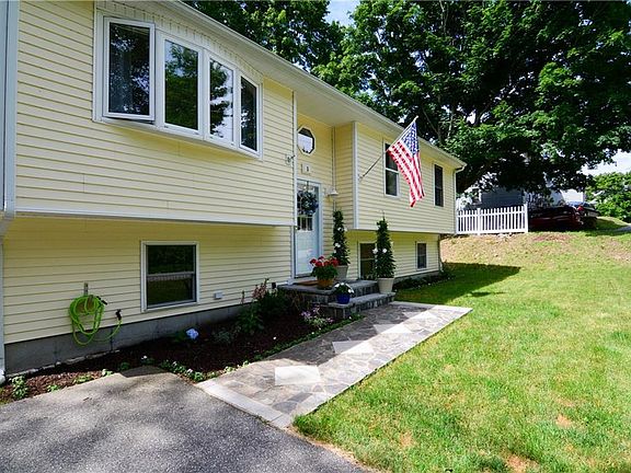 3rd image of 5 Bradford Ct