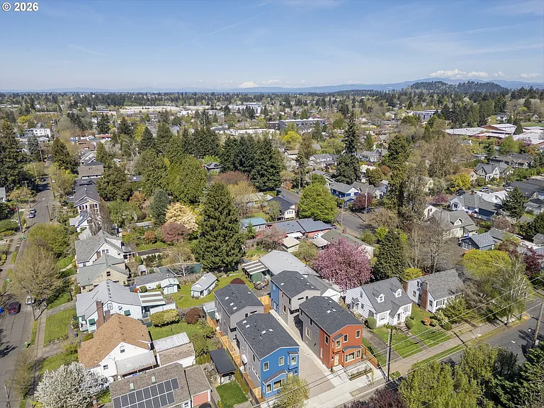 5353 SE Stark St — Photo 31