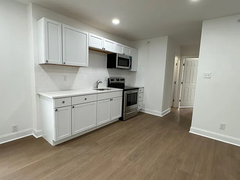 1209 N Franklin St — Photo 6