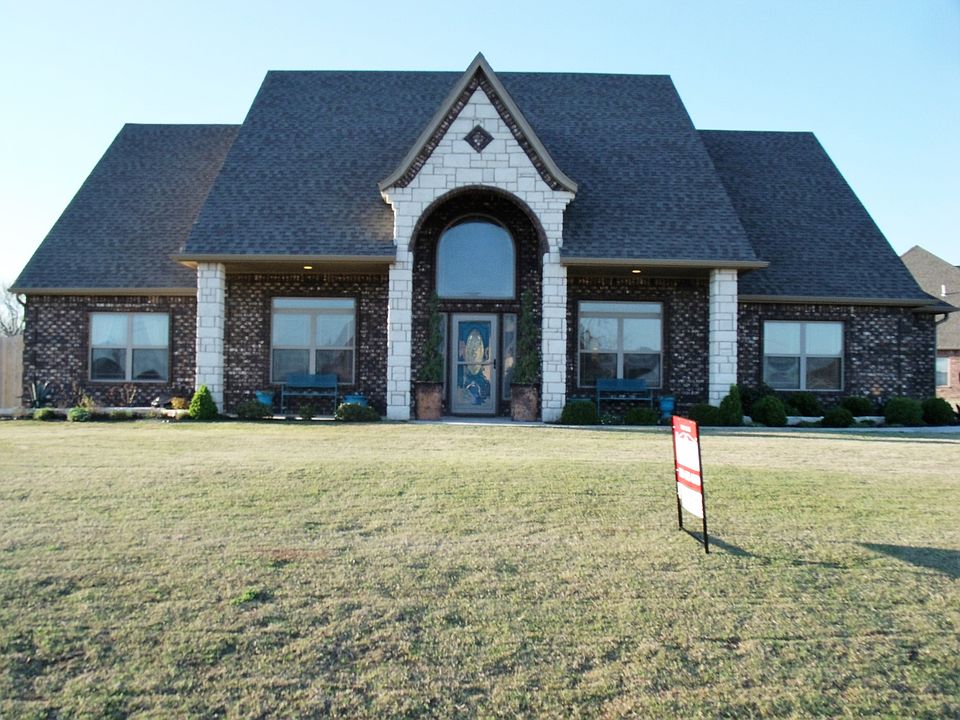 2nd image of 801 Waverly Way