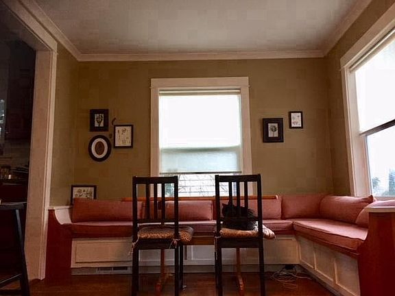 Dining/Built In Bench/Storage
