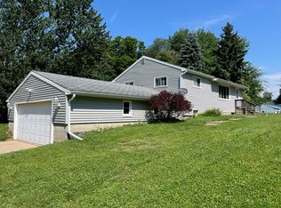 15306 Peacock Rd, Haslett, MI 48840