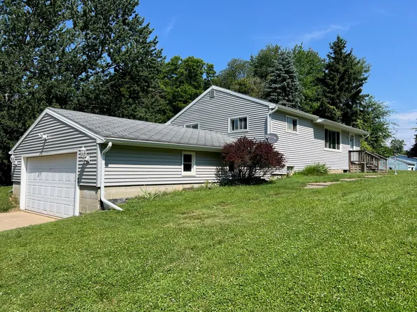 15306 Peacock Rd, Haslett, MI 48840