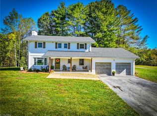 2140 Pipers Gap Rd, Mount Airy, NC 27030