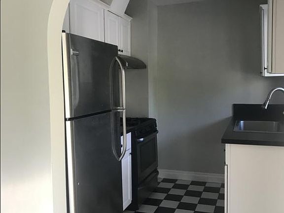 5th image of 221 Union Pl APT 4