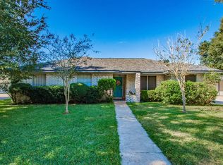 3 Hemlock Pl, Angleton, TX 77515