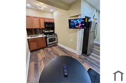 1514 W Champlost St #2R Photo 1