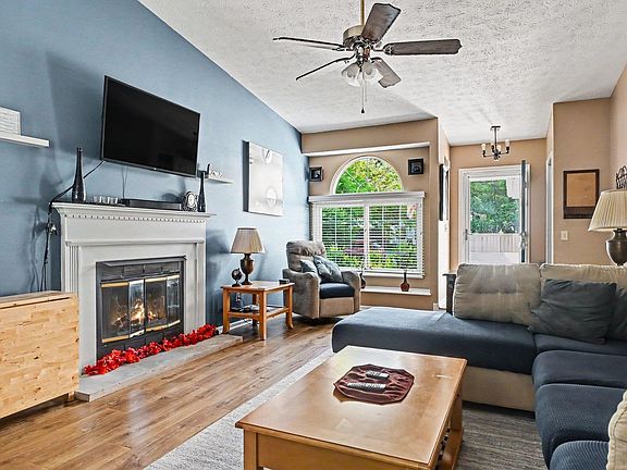 3rd image of 604 Chauncey Ct