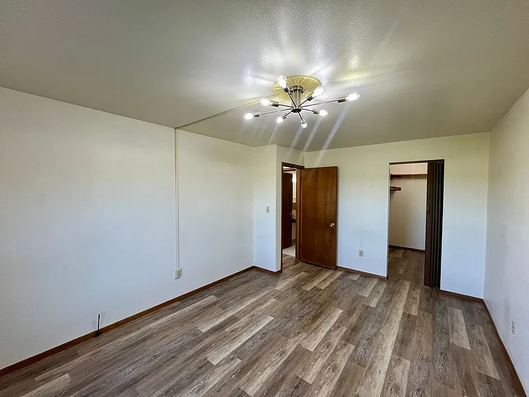 619 Laurel Ct — Photo 17